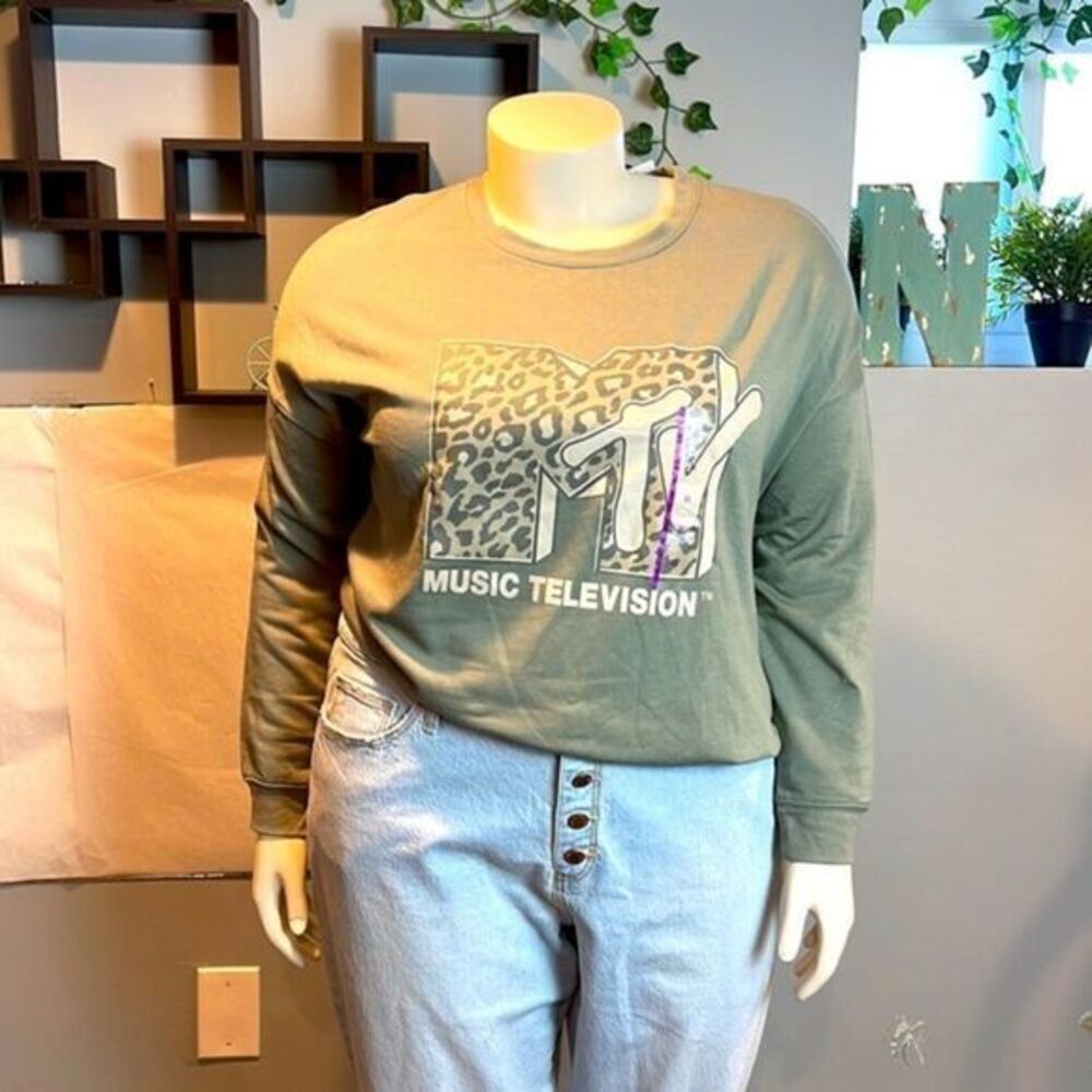 MTV Women's Long Sleeve Graphic Sweatshirt Light Green Music Television